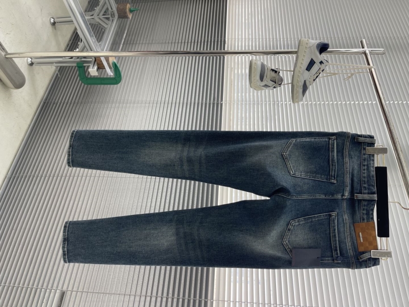 l0vis Vvtt0n jeans
